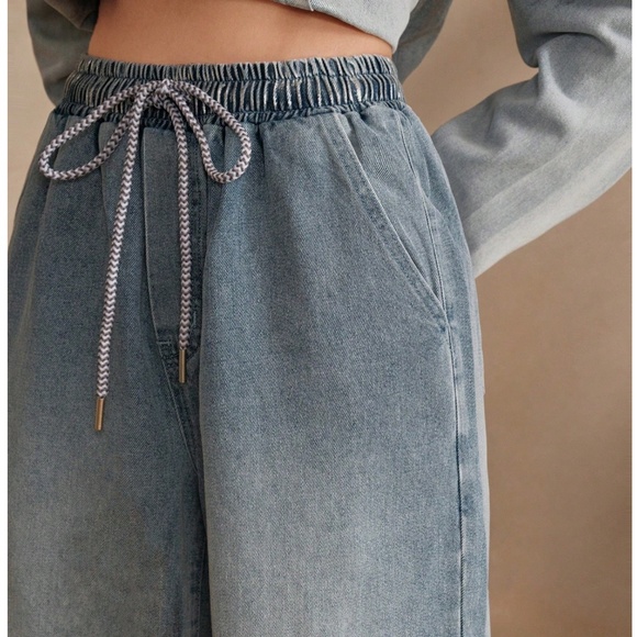 Light Wash Stretchy Waist Pockets Straight Leg Denim Jeans - Picture 3 of 4